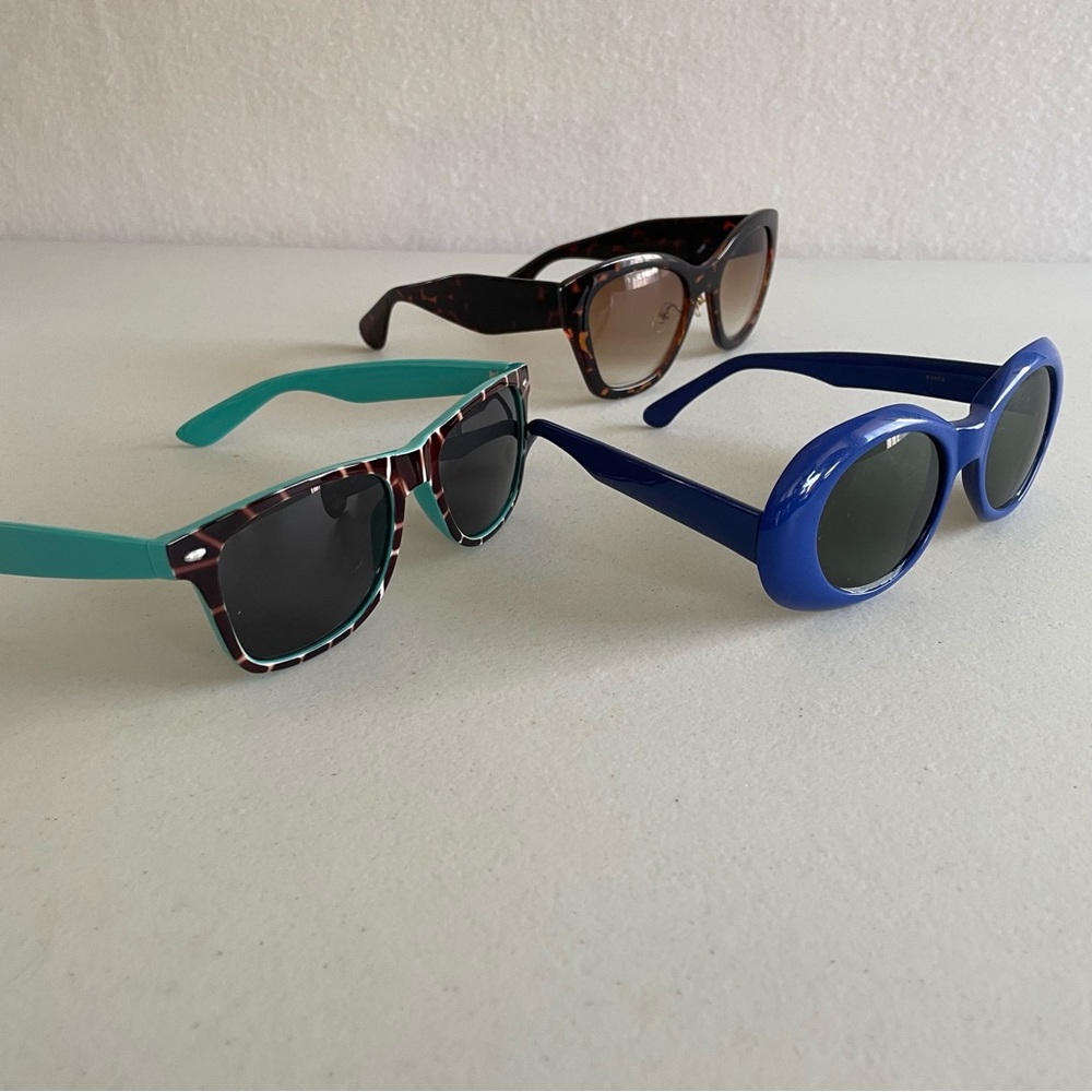 Three-Pair Sunglasses: women / unisex, non-prescription - Picture 3 of 3